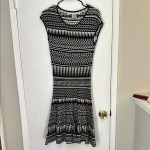 Max Studio Black and White Patterned Dress